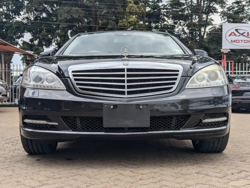 Mercedes Benz S350 2009 model in black exterior with sunroof and black leather interior.