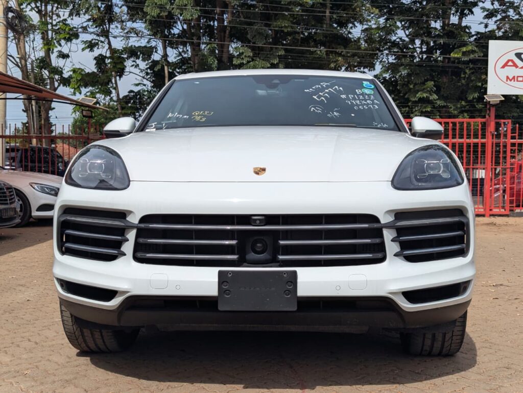 2018 Porsche Cayenne pearl white exterior with black leather interior