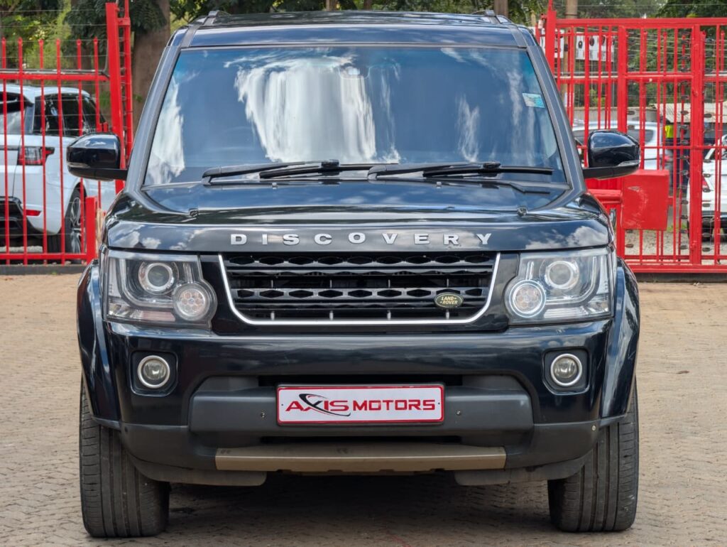 2015 Land Rover Discovery 4 HSE black exterior with panoramic sunroof
